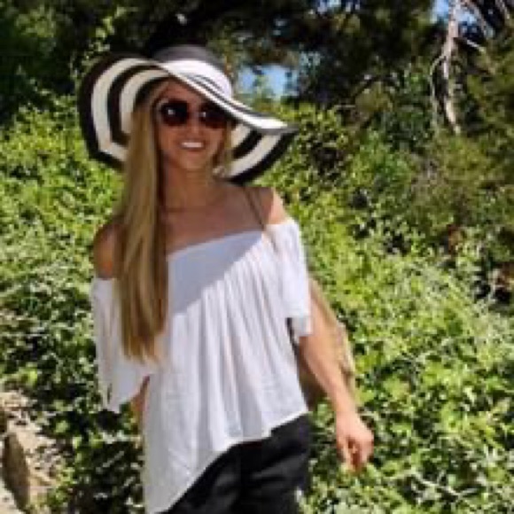 Floppy hat - Picture 2 of 2